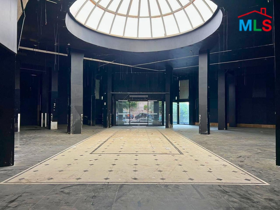 Amazing 900 SQM Shop For Rent in Achrafieh, Alexandre area