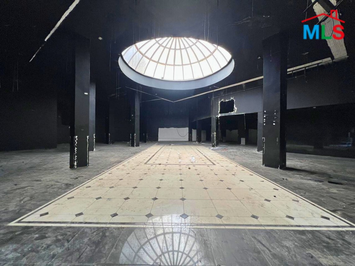Amazing 900 SQM Shop For Rent in Achrafieh, Alexandre area