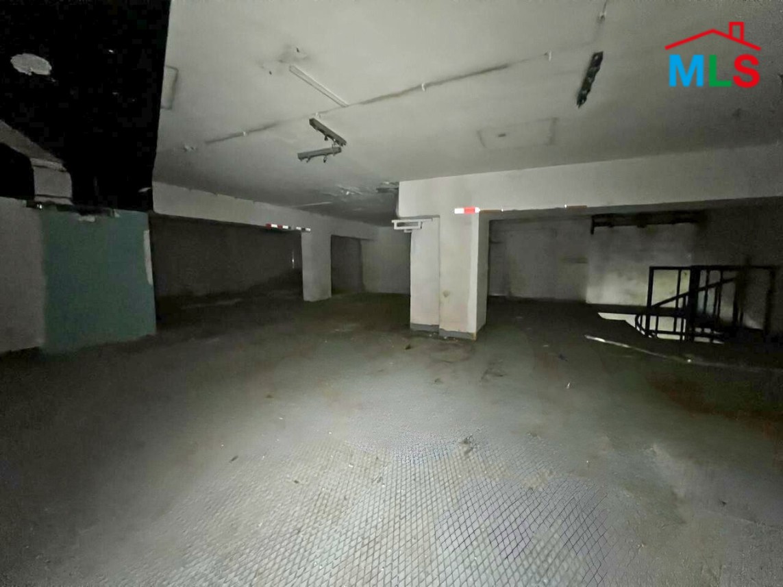 Amazing 900 SQM Shop For Rent in Achrafieh, Alexandre area