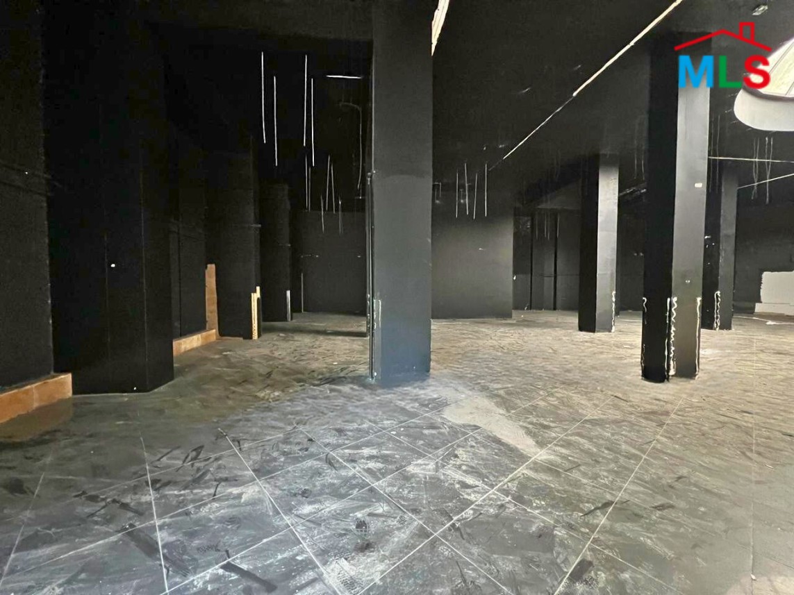 Amazing 900 SQM Shop For Rent in Achrafieh, Alexandre area