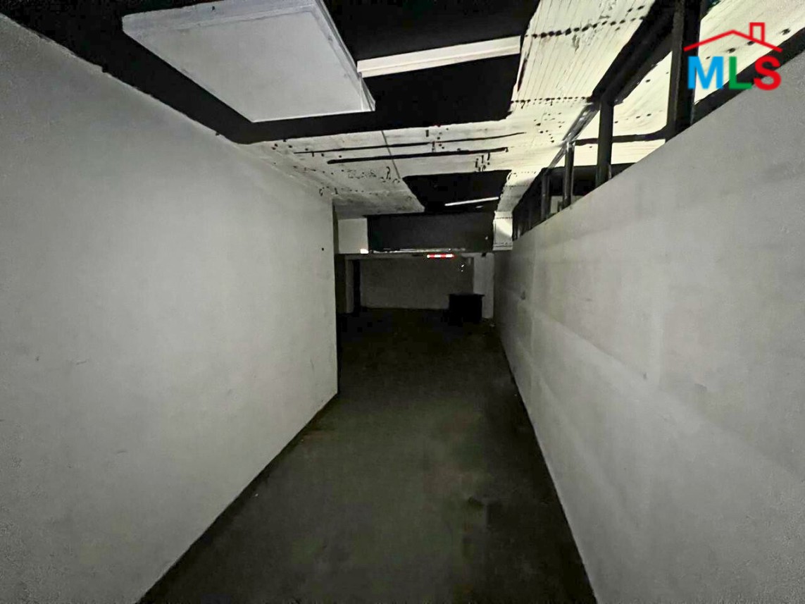 Amazing 900 SQM Shop For Rent in Achrafieh, Alexandre area