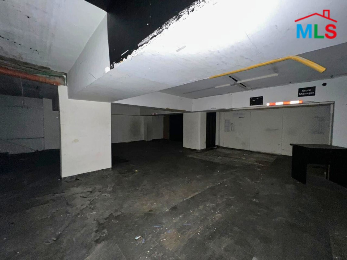 Amazing 900 SQM Shop For Rent in Achrafieh, Alexandre area