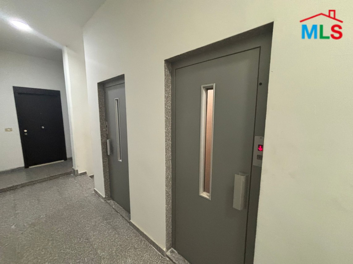 A 160 SQM Office For Rent in Zalka
