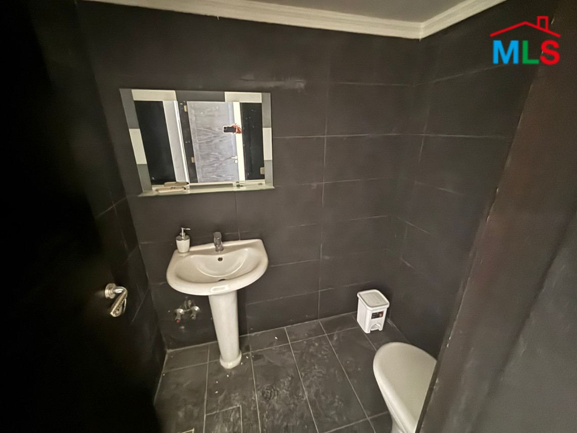 A 160 SQM Office For Rent in Zalka