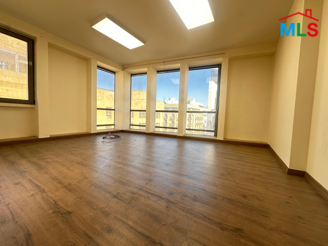 285 SQM Ready to Move-in Office For Rent Downtown