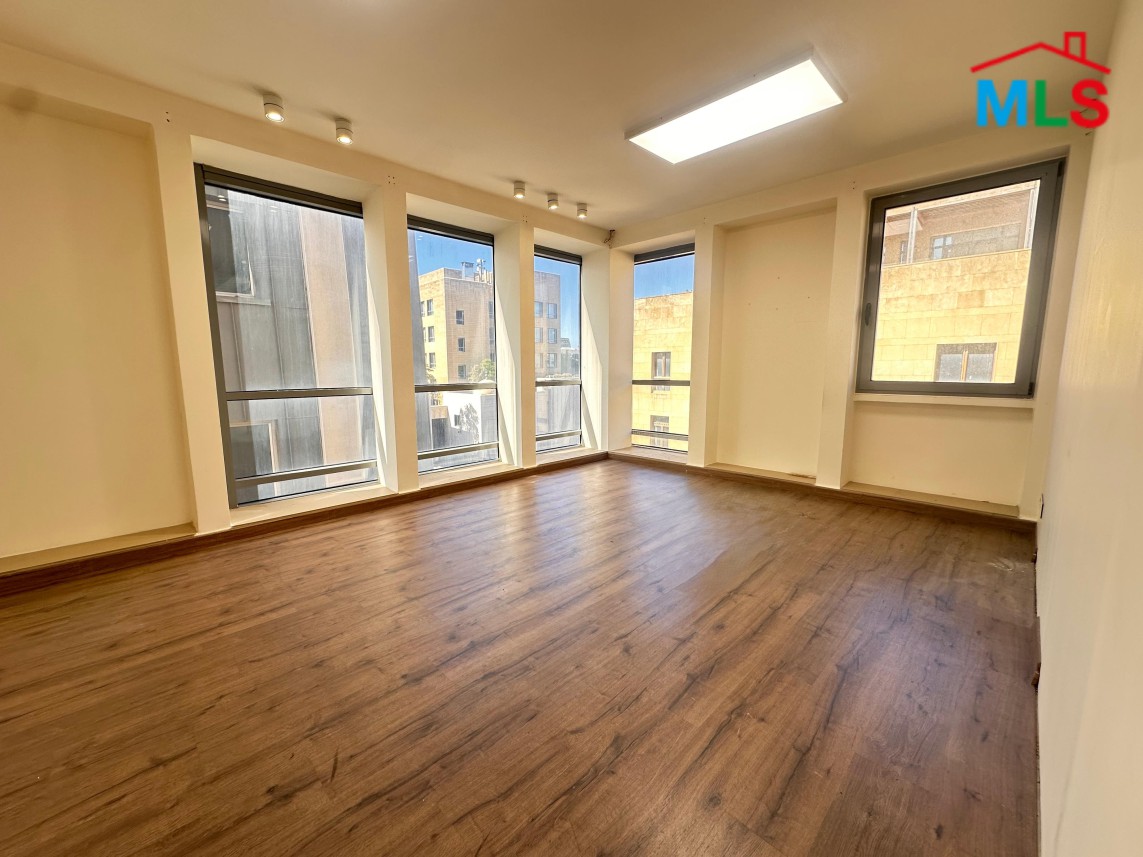285 SQM Ready to Move-in Office For Rent Downtown