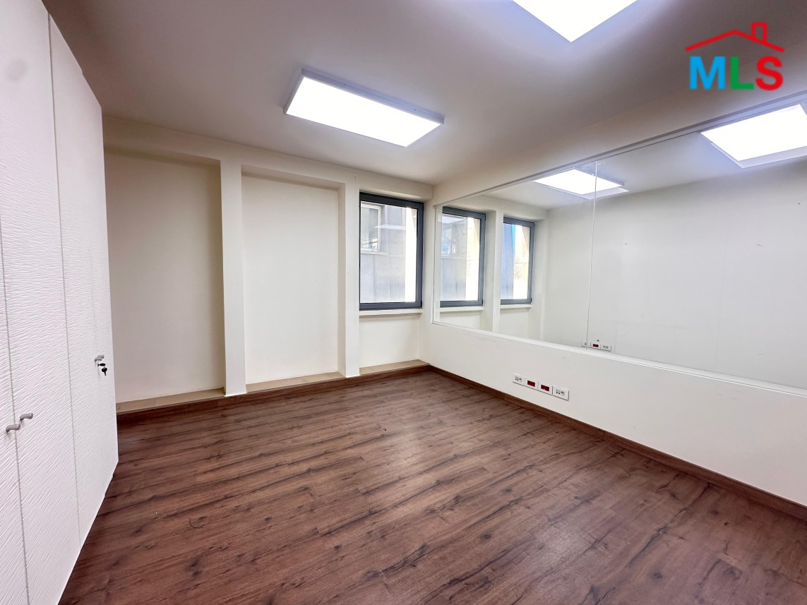 285 SQM Ready to Move-in Office For Rent Downtown