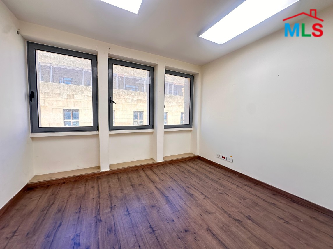 285 SQM Ready to Move-in Office For Rent Downtown