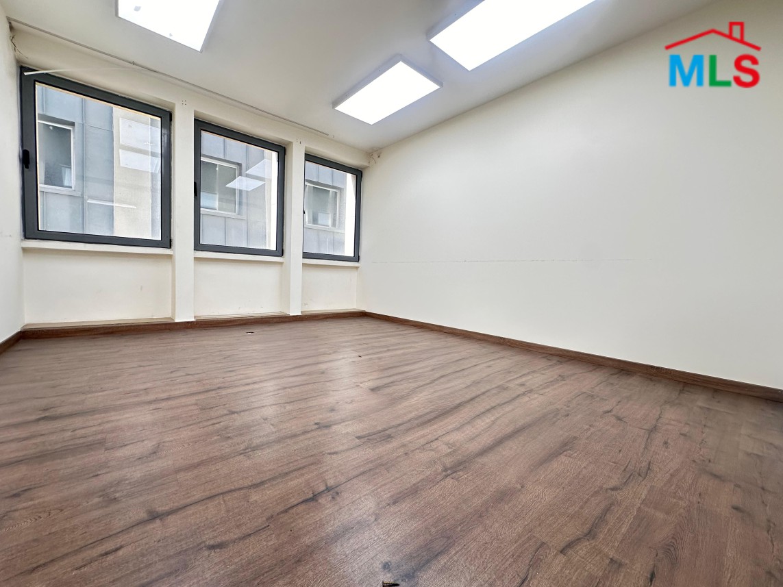 285 SQM Ready to Move-in Office For Rent Downtown