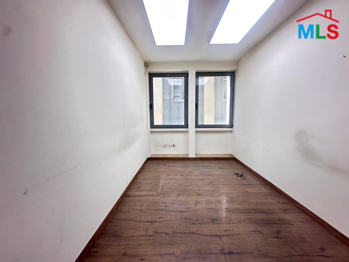 285 SQM Ready to Move-in Office For Rent Downtown