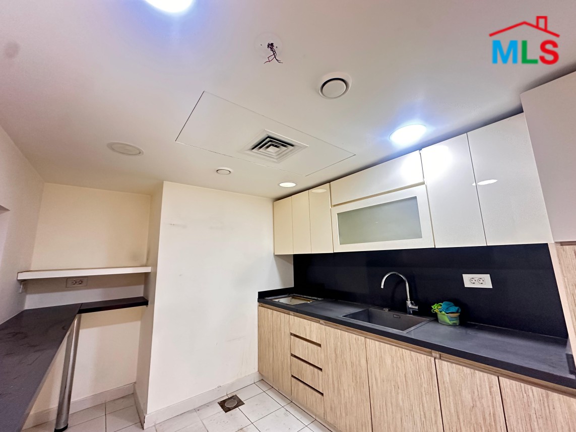 285 SQM Ready to Move-in Office For Rent Downtown