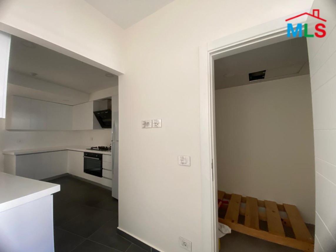 Bright 3-Bedroom Apartment For Rent in Kontari, Ras Beirut
