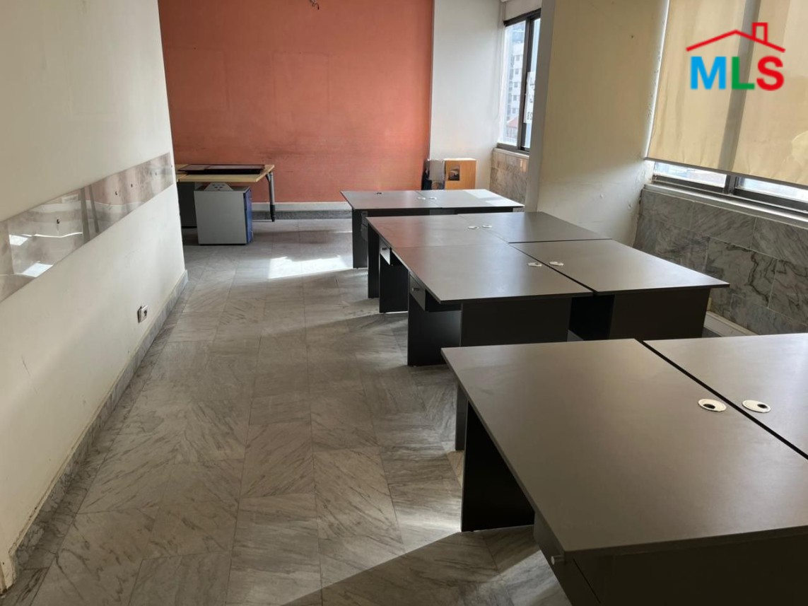 190 SQM Office For Rent in Great Location in Hamra, Ras Beirut