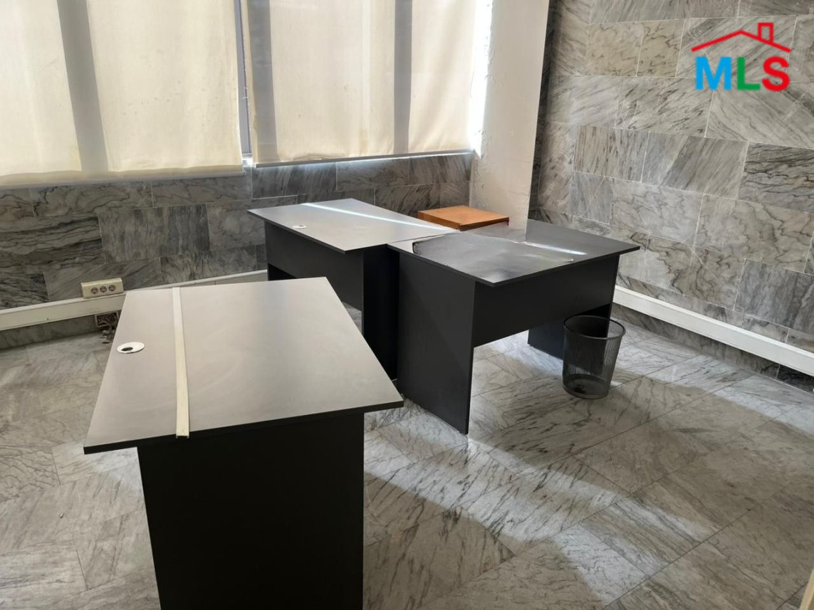 190 SQM Office For Rent in Great Location in Hamra, Ras Beirut