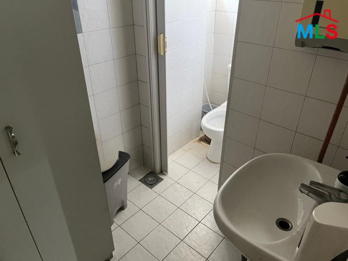 190 SQM Office For Rent in Great Location in Hamra, Ras Beirut