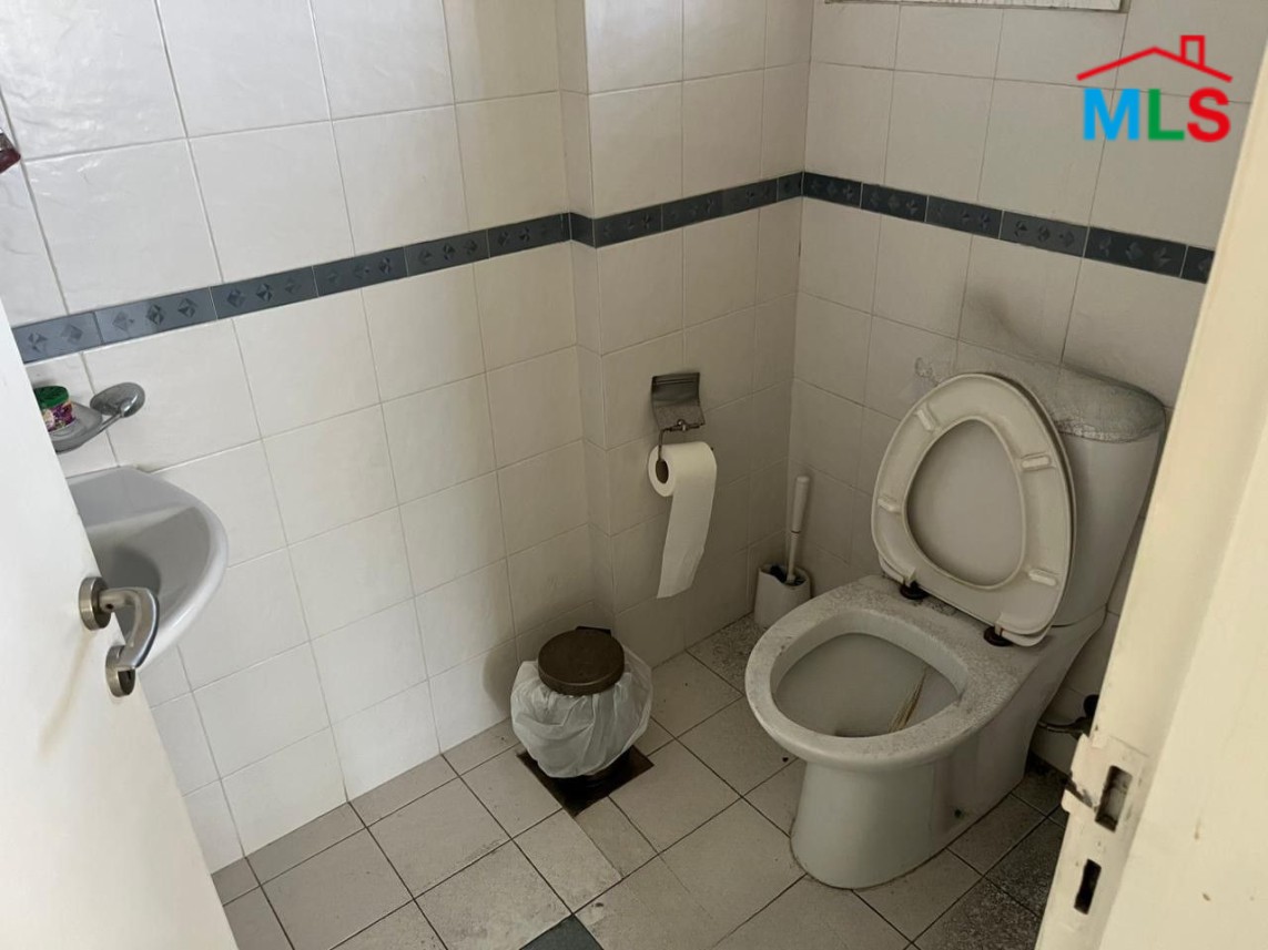 190 SQM Office For Rent in Great Location in Hamra, Ras Beirut