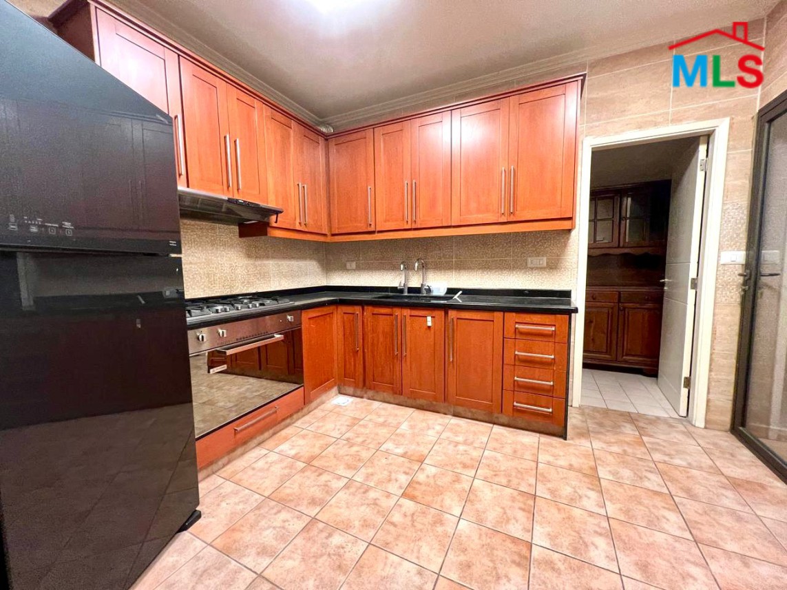 Bright Apartment For Rent in Achrafieh, Geitawi