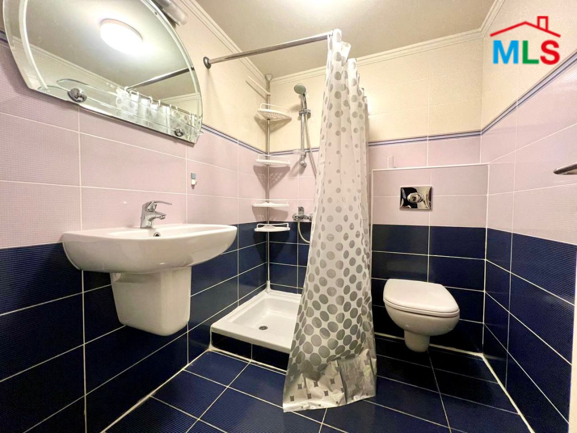 Bright Apartment For Rent in Achrafieh, Geitawi
