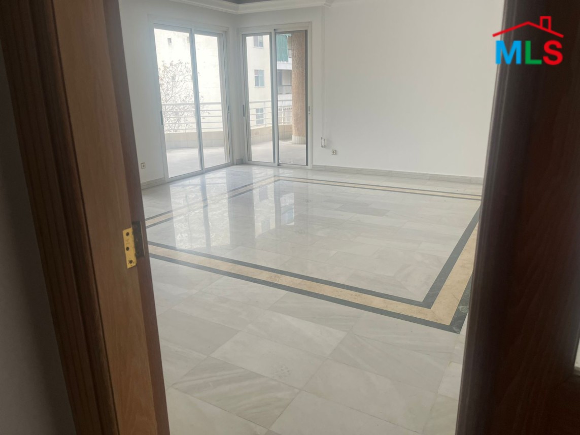 4-Bedroom Apartment For Rent in Hamra, Jeanne D'arc