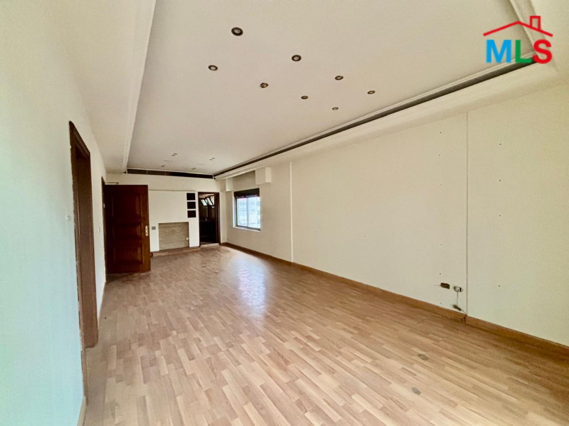 Spacious Apartment Suitable as Office For Rent in Badaro