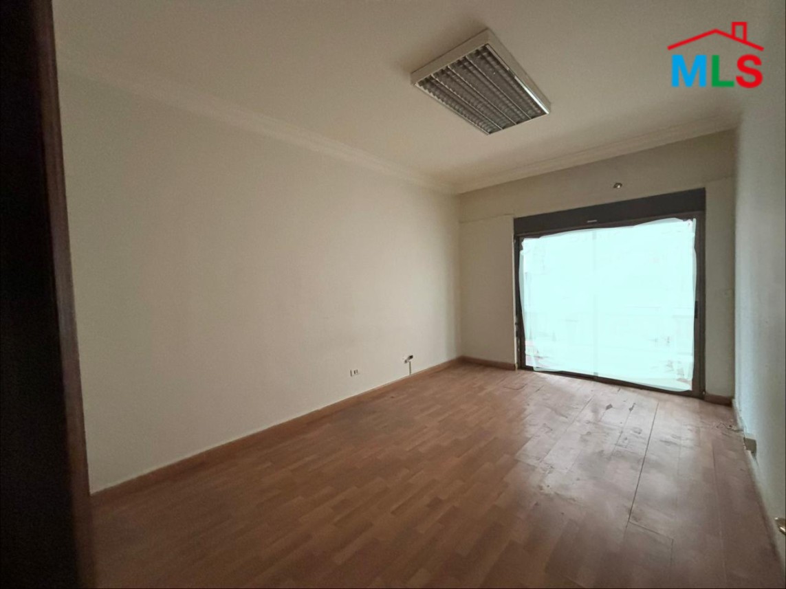 Spacious Apartment Suitable as Office For Rent in Badaro