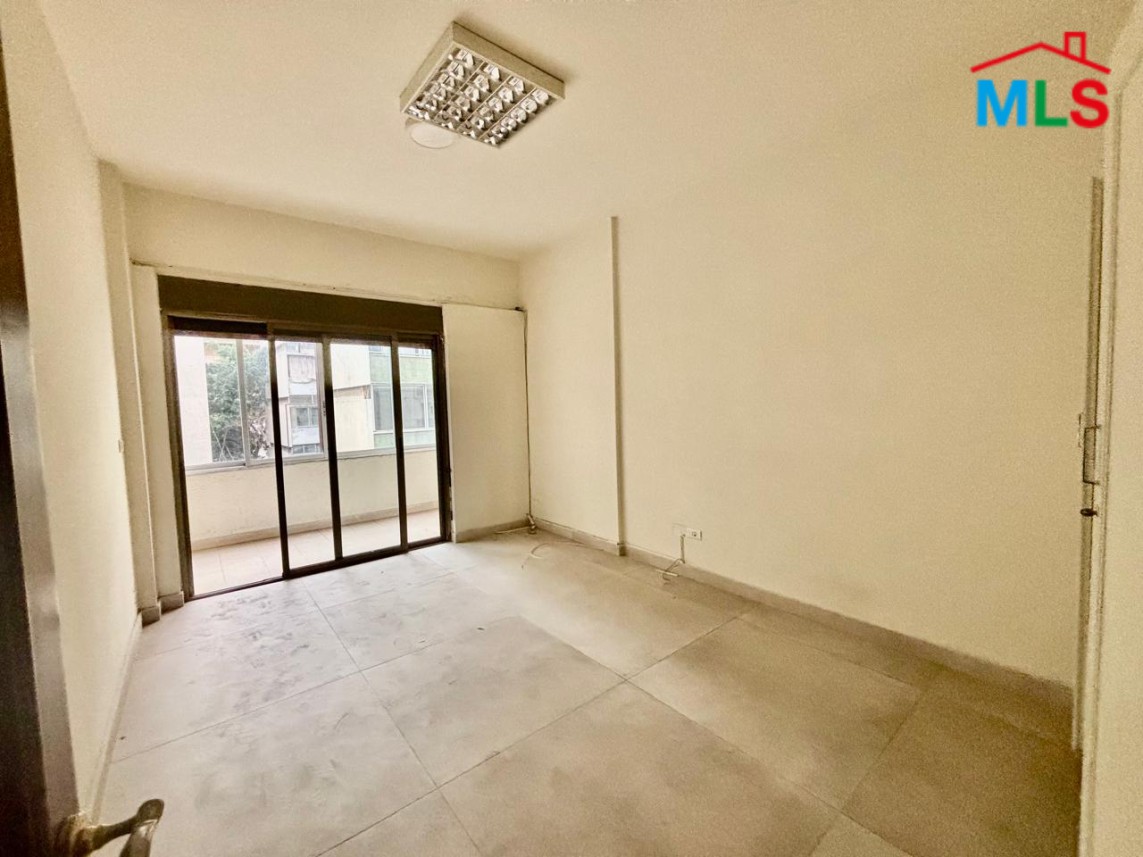 Spacious Apartment Suitable as Office For Rent in Badaro