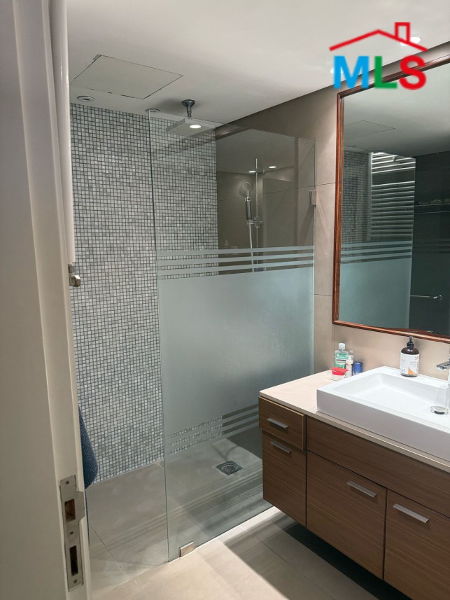 Luxurious & Furnished Apartment For Rent in Achrafieh, Monot