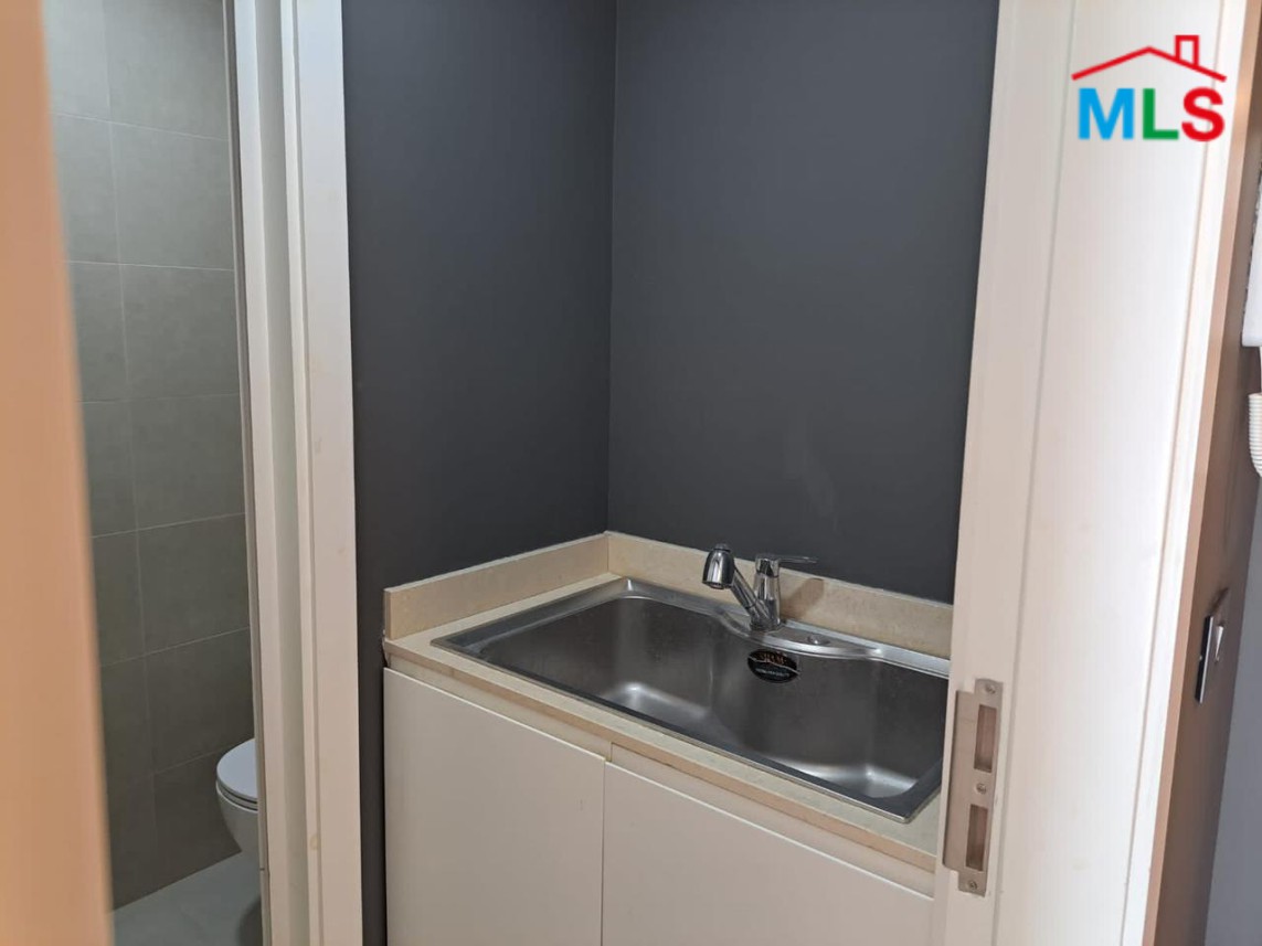 An Open Space Office in A Well-Known Tower For Rent in Dekweneh