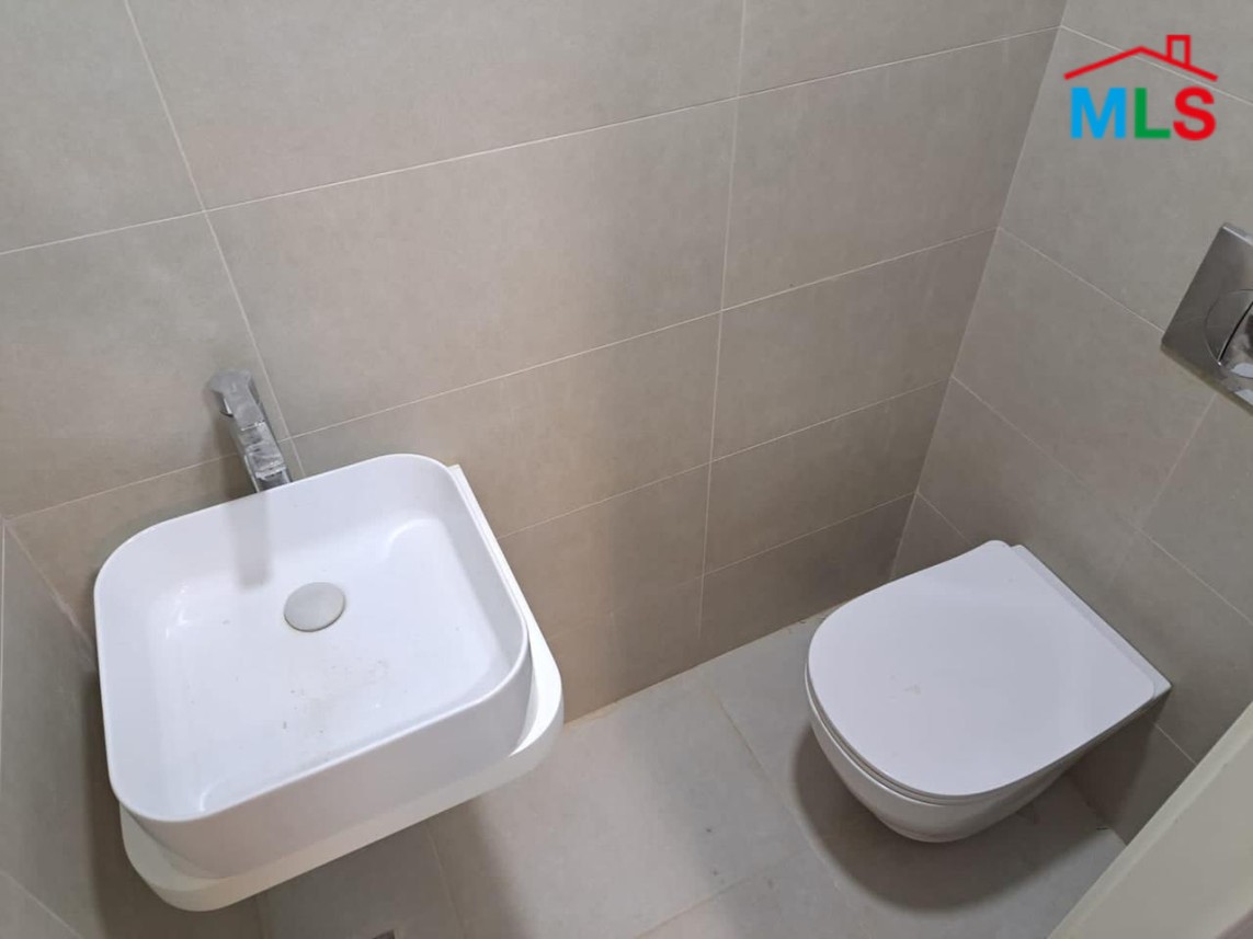 An Open Space Office in A Well-Known Tower For Rent in Dekweneh