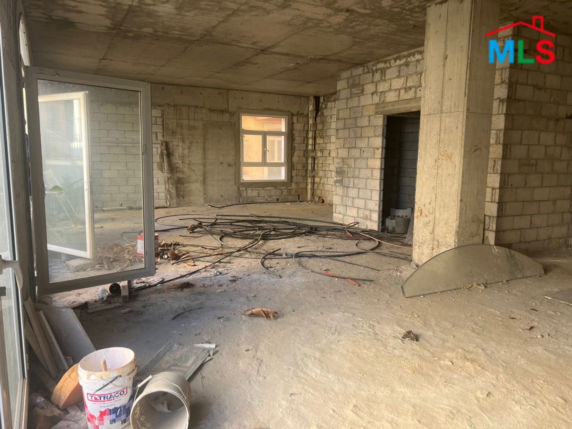Core And Shell Office For Rent in Hazmieh