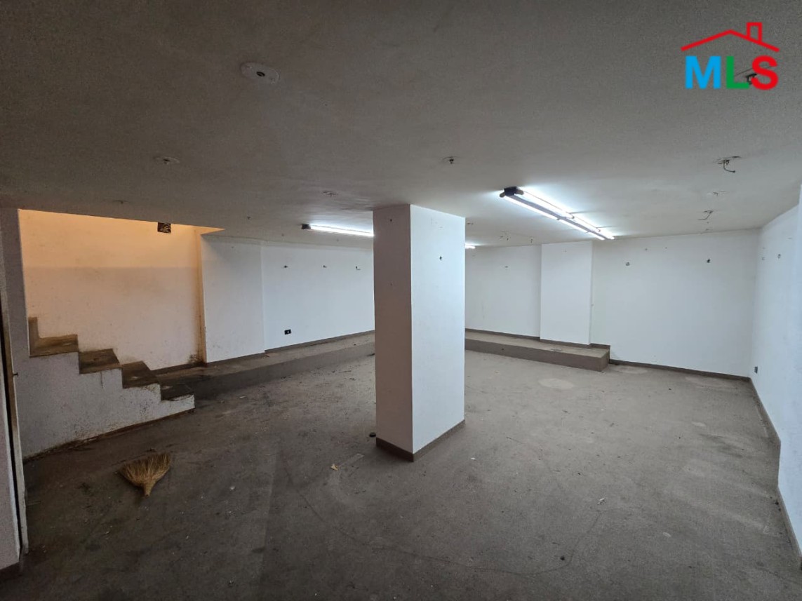 A 160 SQM Shop For Rent in Furn El Chebbak