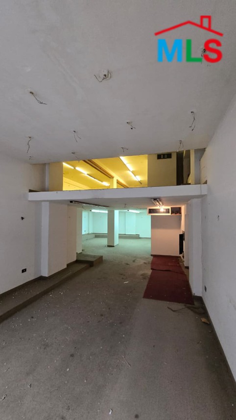 A 160 SQM Shop For Rent in Furn El Chebbak