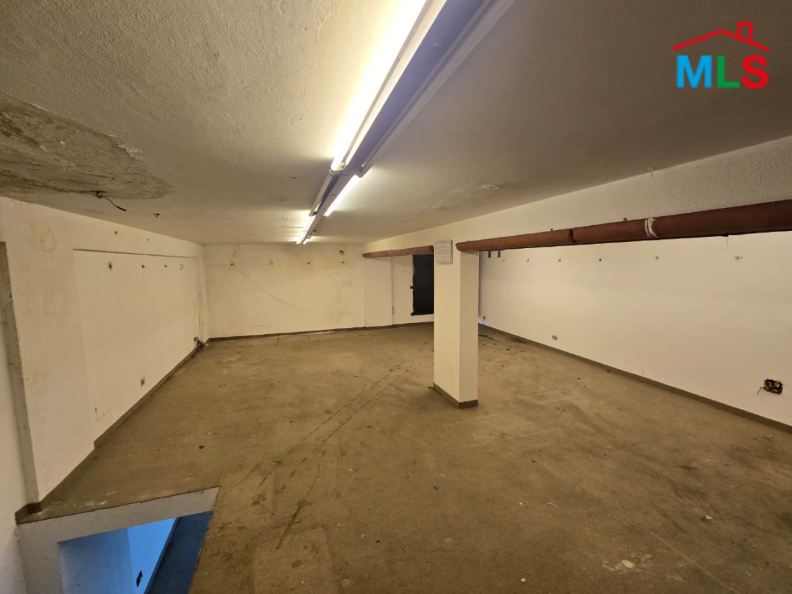 A 160 SQM Shop For Rent in Furn El Chebbak