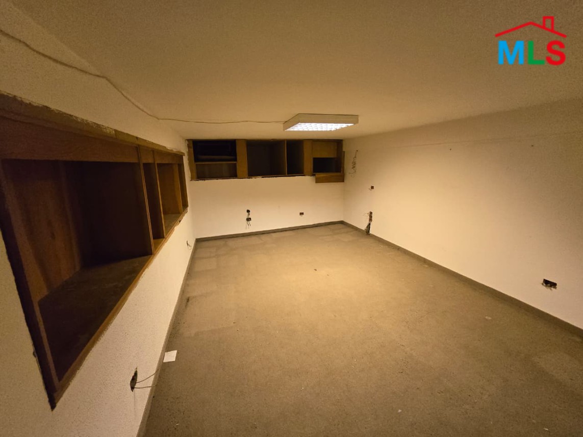 A 160 SQM Shop For Rent in Furn El Chebbak