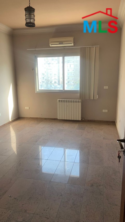 A 225 SQM Office For Rent In Amaret Chalhoub, Zalka