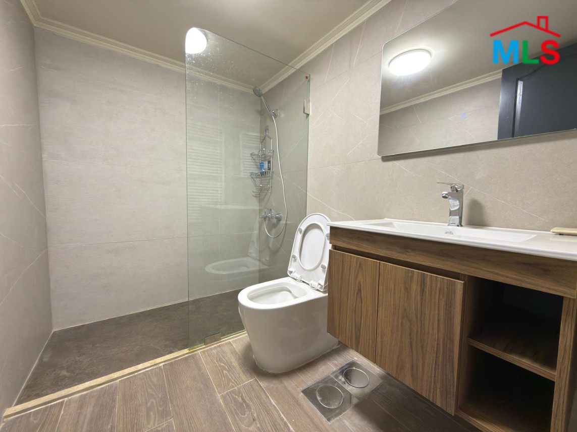 Bright & Renovated 3-Bedroom Apartment For Rent in Achrafieh, Rizk