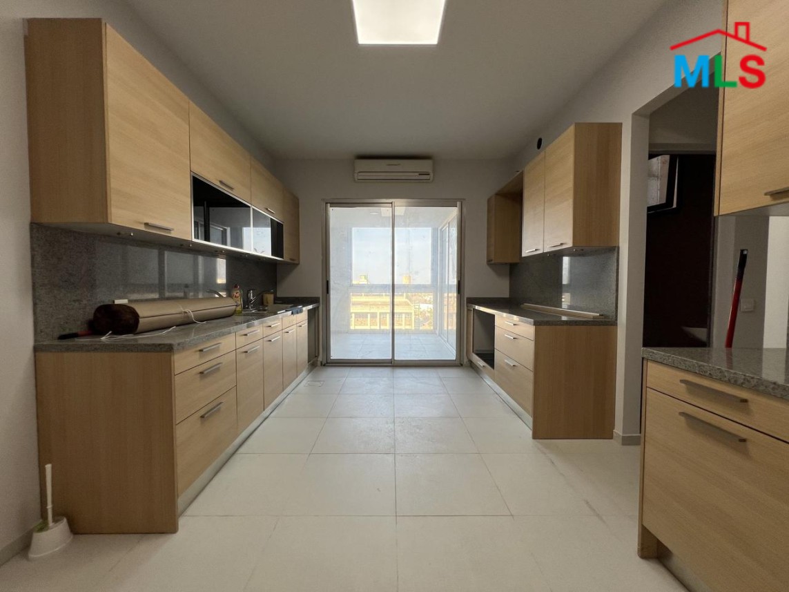 Refined & Spacious Apartment For Rent in Gemayzeh