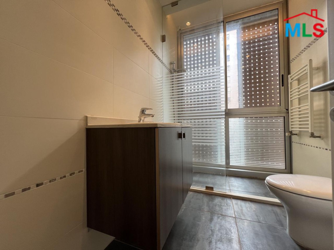 Refined & Spacious Apartment For Rent in Gemayzeh