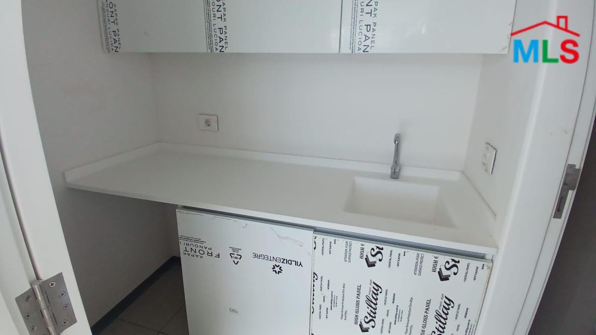 A 120 SQM Office For Rent In A Well-Known Tower in Dekweneh