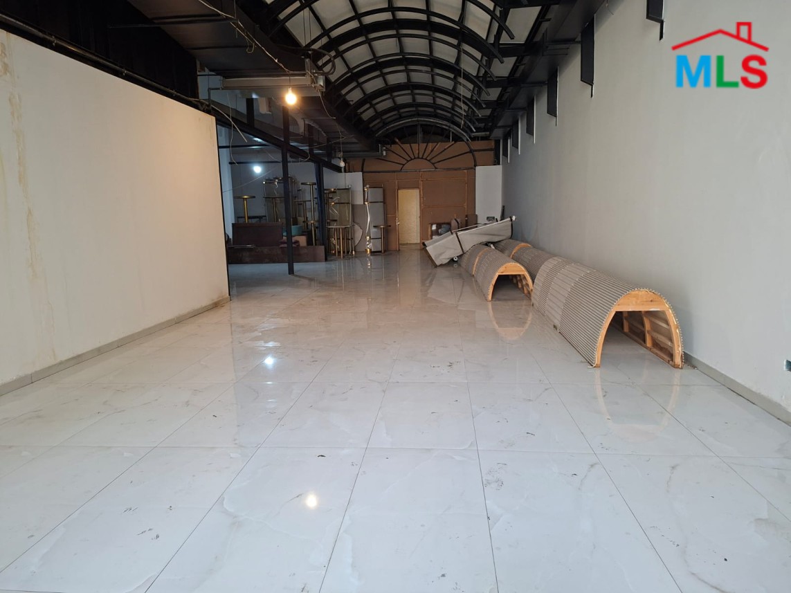 200 SQM Shop For Rent in Prime Location in Verdun, Ras Beirut