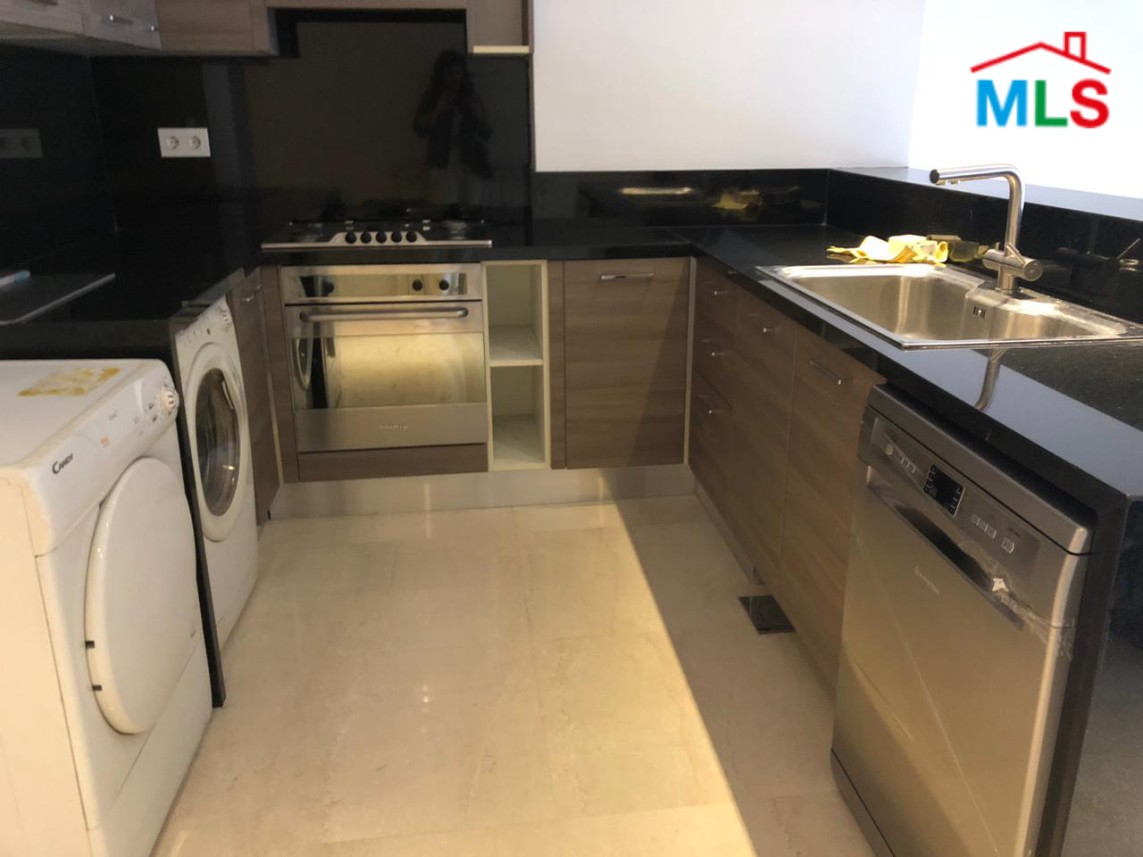 2-Bedroom Apartment with City View For Rent in Achrafieh, Sioufi