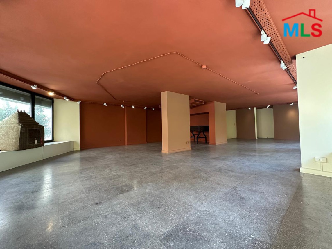 300 SQM Corner Showroom For Rent in Strategic Location in Clemenceau, Ras Beirut
