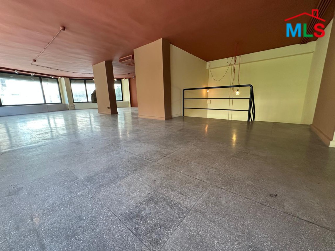 300 SQM Corner Showroom For Rent in Strategic Location in Clemenceau, Ras Beirut