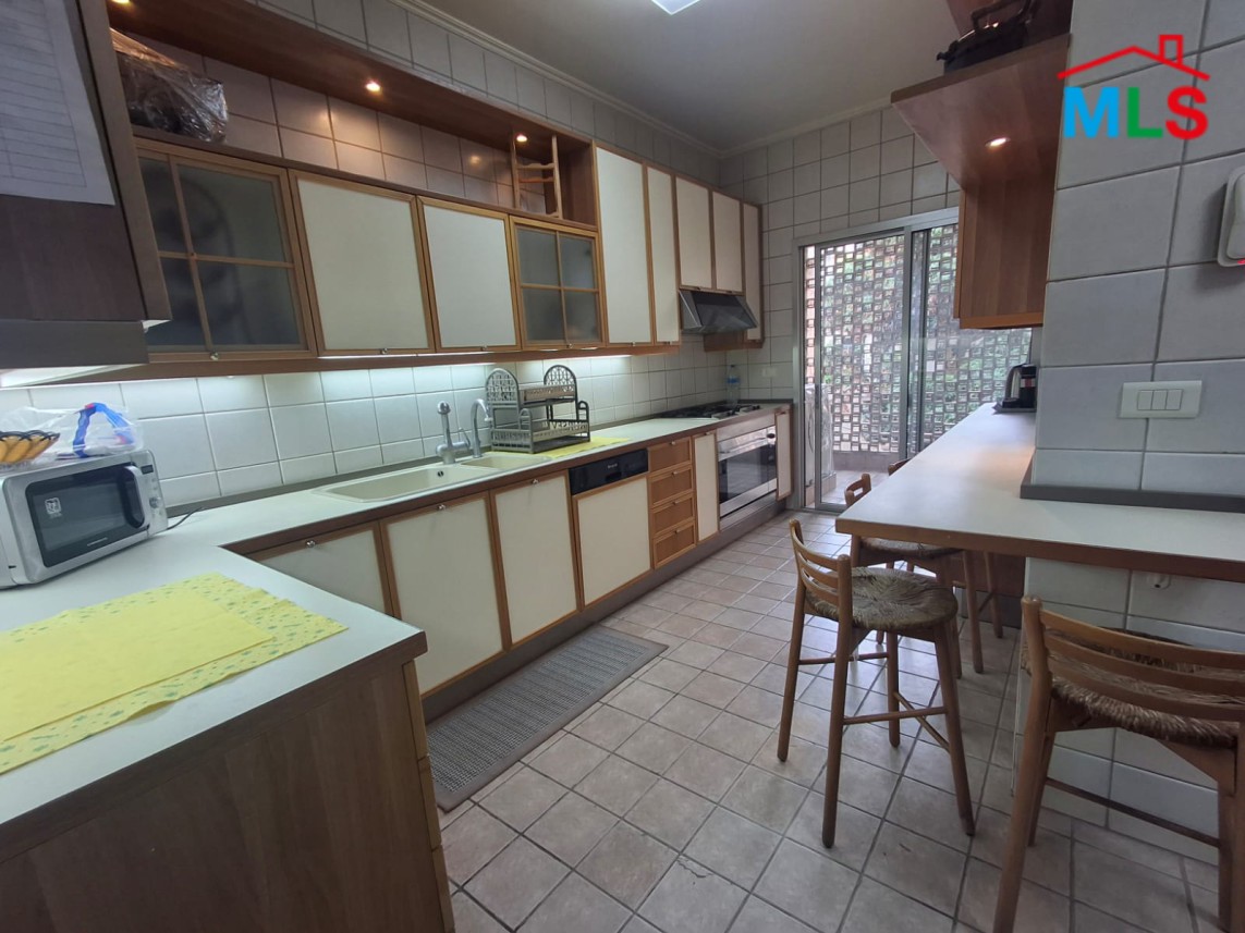 Furnished 3 Bedroom Apartment For Rent in Gemmayze