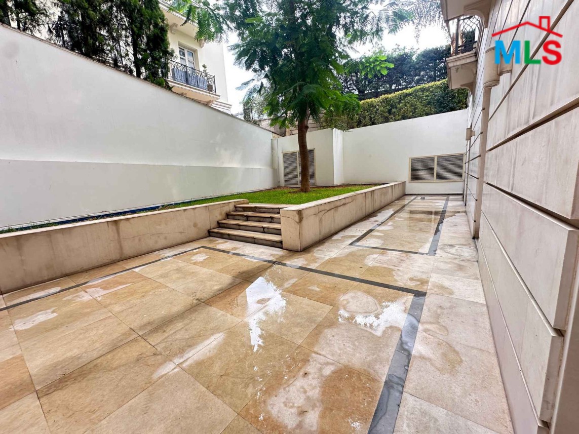 600 SQM Shop with Terrace & Garden For Rent in Prime Location in Down Town