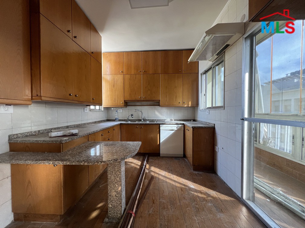 3-Bedroom Apartment For Rent in Achrafieh, Sioufi