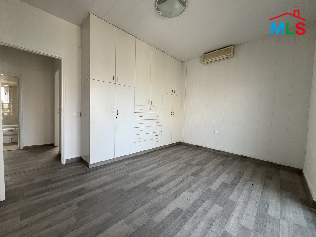 3-Bedroom Apartment For Rent in Achrafieh, Sioufi