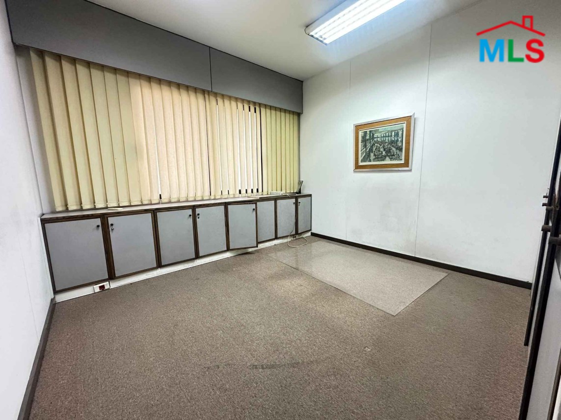 Spacious Office with Terrace For Rent in Prime Location in Dora
