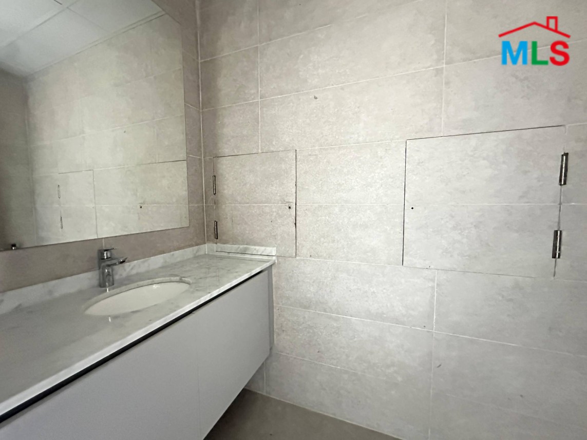 210 SQM Ready to Move-In Office For Rent in Achrafieh, Medawar