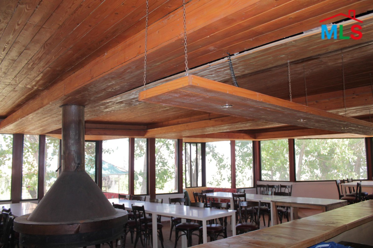 Restaurant With A Big Land For Rent In Laqlouq